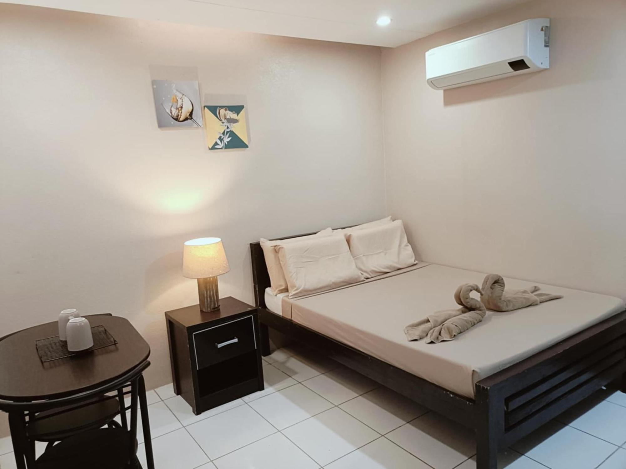 Claytown Pension House Dumaguete City Exteriör bild